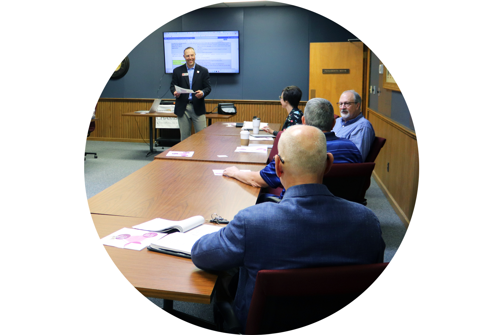 RPN Extension Educator Shawn Kaskie presents on the eCommunities program to a steering committee in Grand Island, Neb.