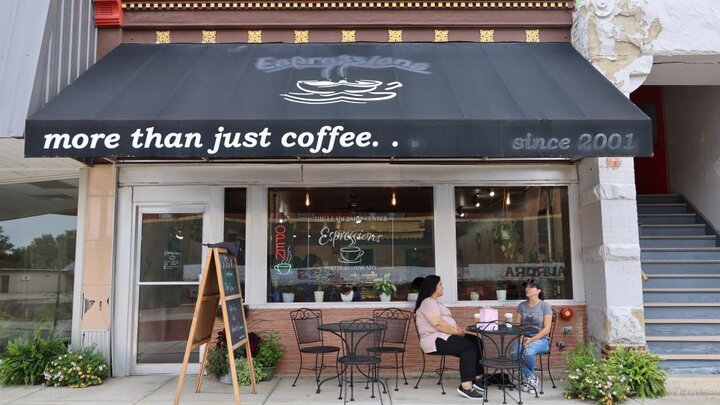 Women converse outside a café in Aurora, Neb. Photo by Russell Shaffer