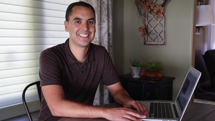 Jon Alvarado works on the Teaching Financial Literacy website in his office. Alvarado worked with Sandra Barrera, coordinator for Rural Prosperity Nebraska’s Latino Small Business Program, to found the business. Photo by Russell Shaffer