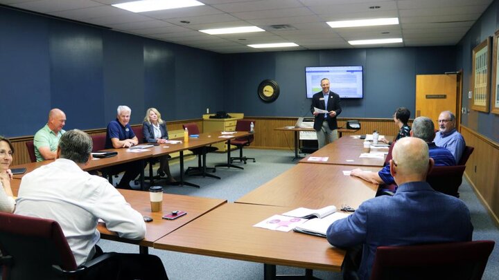 Shawn Kaskie conducts a meeting with Grand Island’s eCommunities steering committee. 